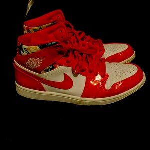 I’m selling Jordan’s size 10 color red